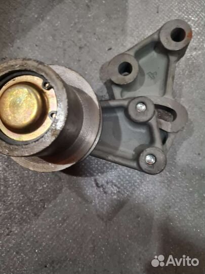 Натяжитель ремня ямз 236