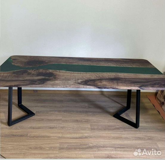 Компьютерный стол 'Permanent Capital'