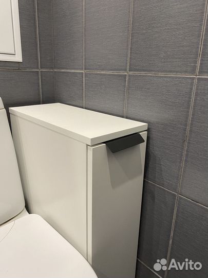 Узкая высокая тумба