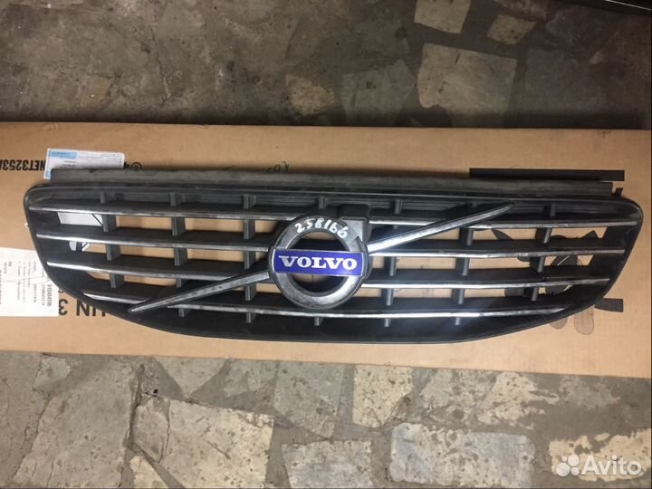 Решетка есть трещины Volvo XC60