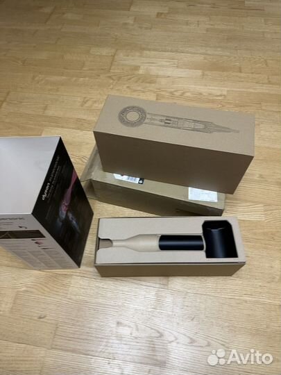 Коробка от фен Dyson supersonic