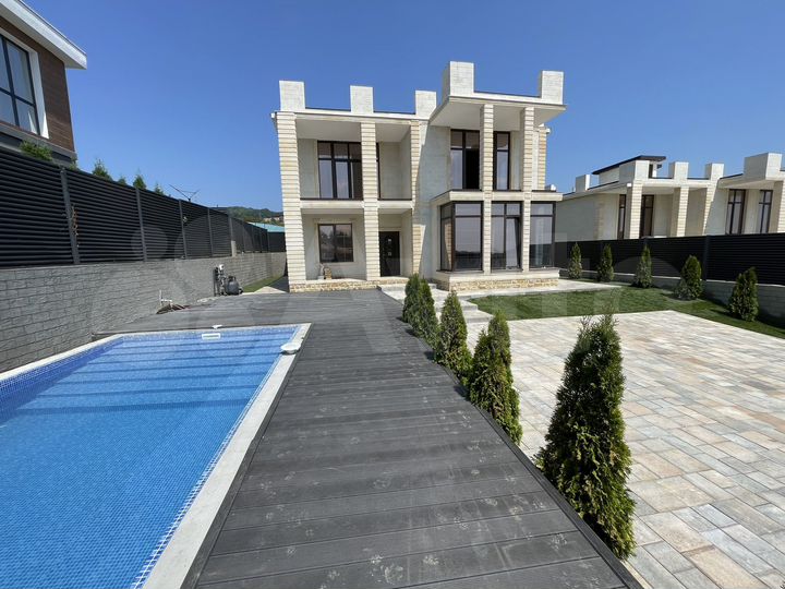 Коттедж 185 м² на участке 5 сот.