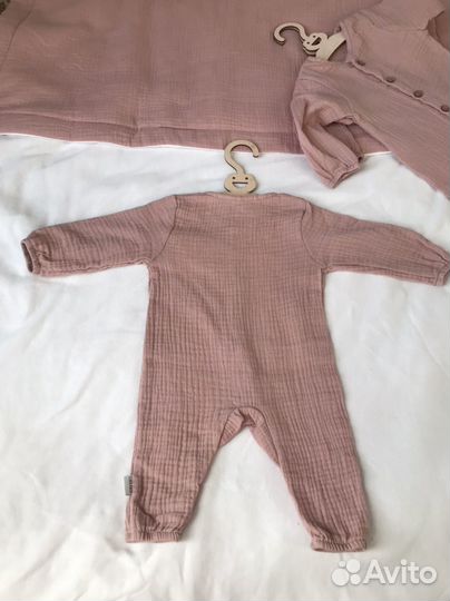 Комплект на выписку из муслина новый