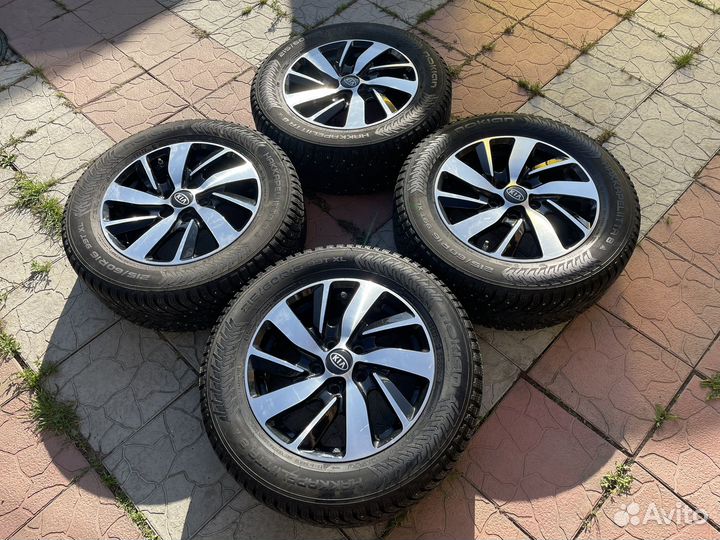 Nokian hakkapeliitta 8 215/60R16