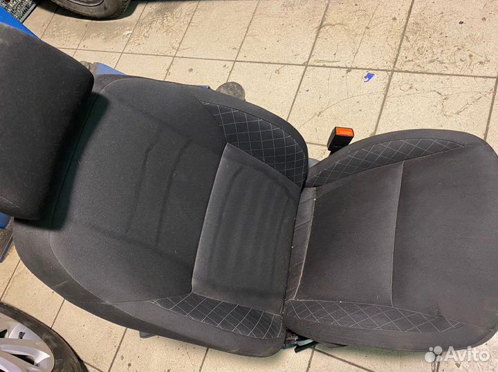 Skoda Octavia сиденье переднее R