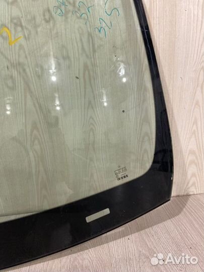 Стекло лобовое Mercedes Benz E250 W212 M271.860