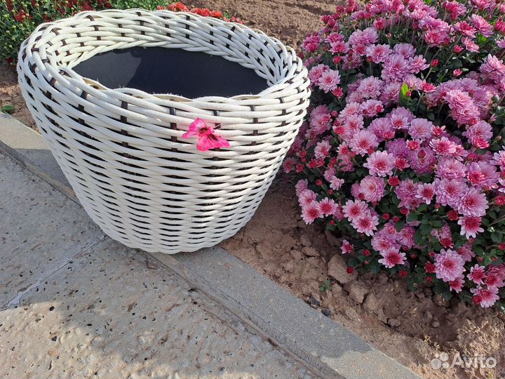 Кашпо для цветов уличное из ротанга