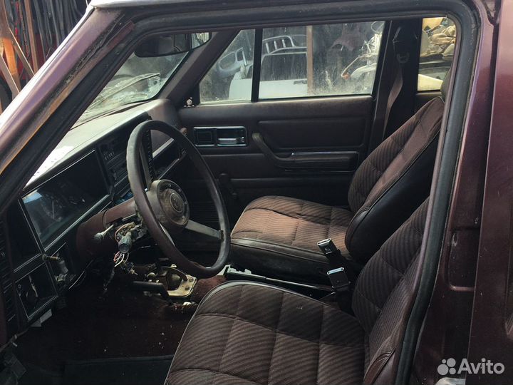 Jeep Cherokee XJ в разборе