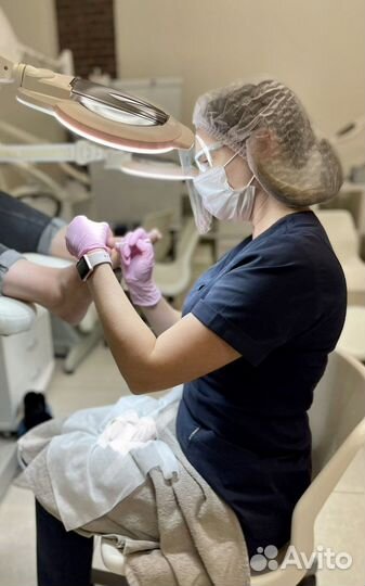 Подолог педикюр маникюр гель лак