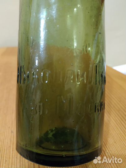 Старинная бутылка из под минеральной воды