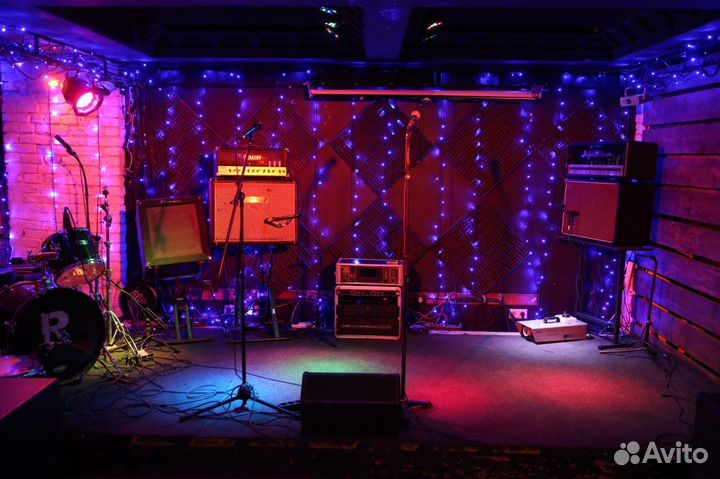 Лофт со сценой для мероприятия