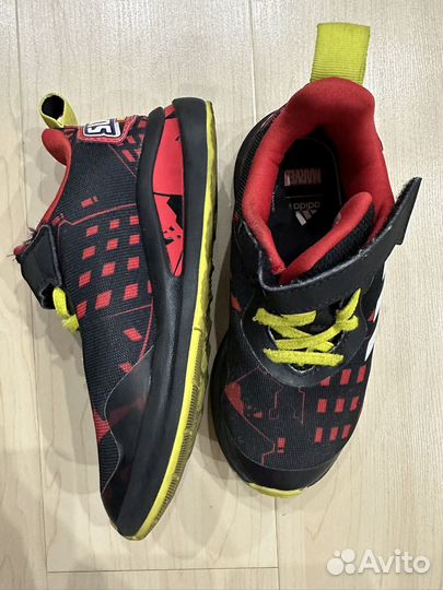 Кроссовки Adidas Marvel, размер 30