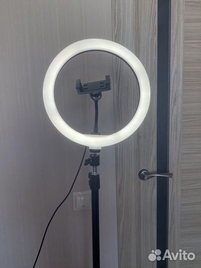 Кольцевая лампа со штативом