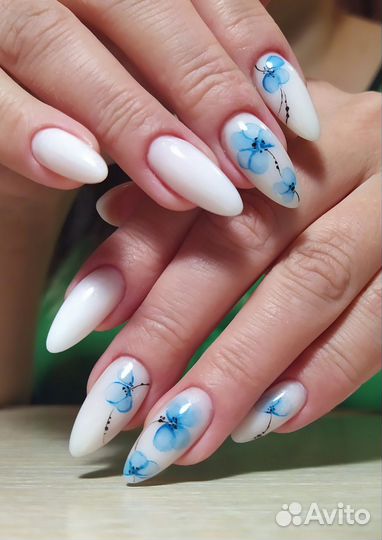 Модель на маникюр