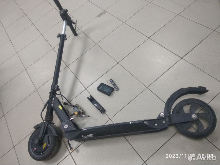 Электросамокаты под восстановление или на запчасти
