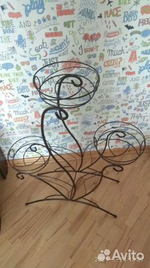 Подставка под цветы металлическая