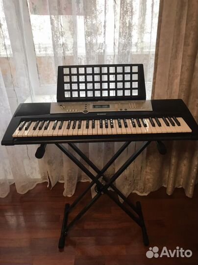 Синтезатор Yamaha PSR R200