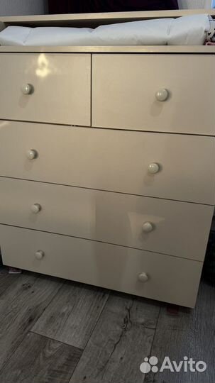 Детская кроватка и комод