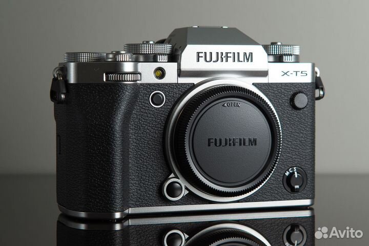 Fujifilm X-T5 Kit 18-55mm f/2.8-4 R Silver новый