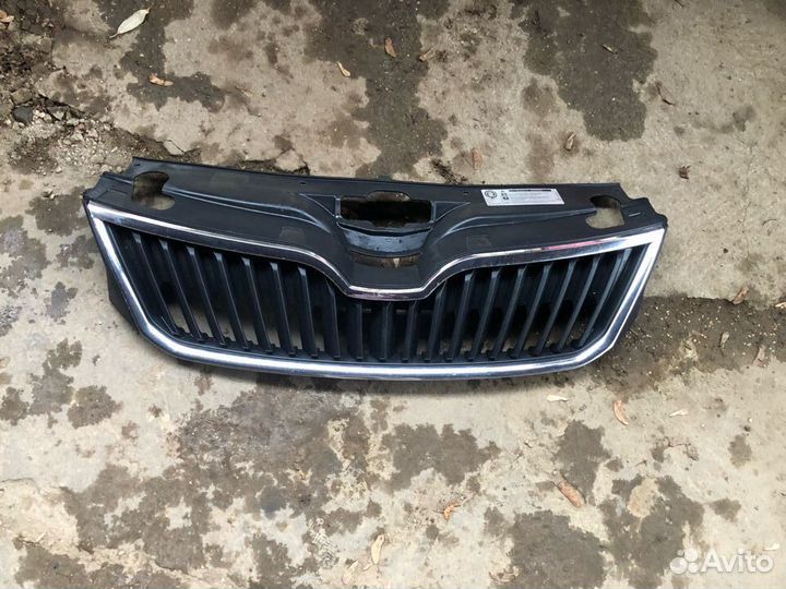 Решетка радиатора Skoda Rapid