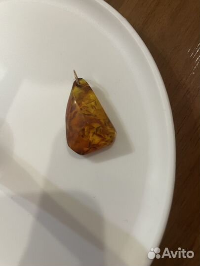 Янтарь с золотом