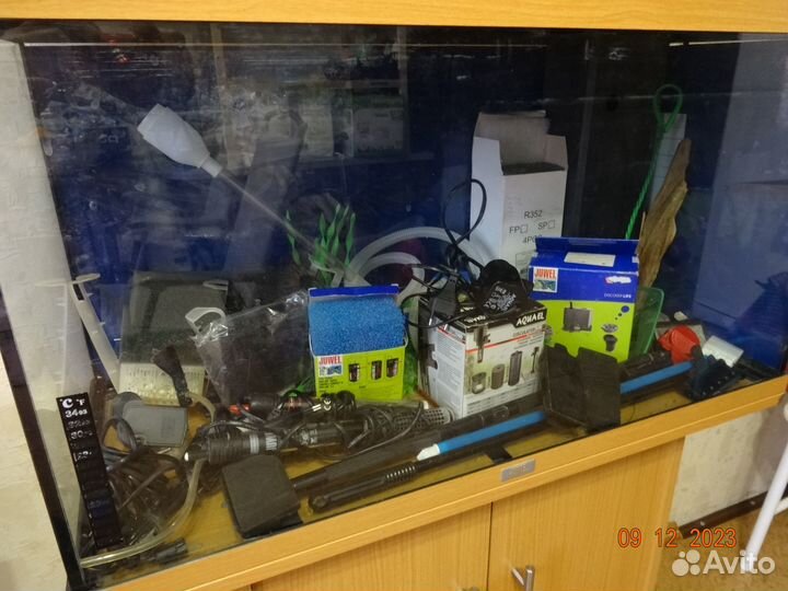Аквариум б\у ювель 125 л с тумбой продам