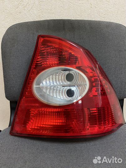 Фонарь задний правый со сколом Форд Фокус 2