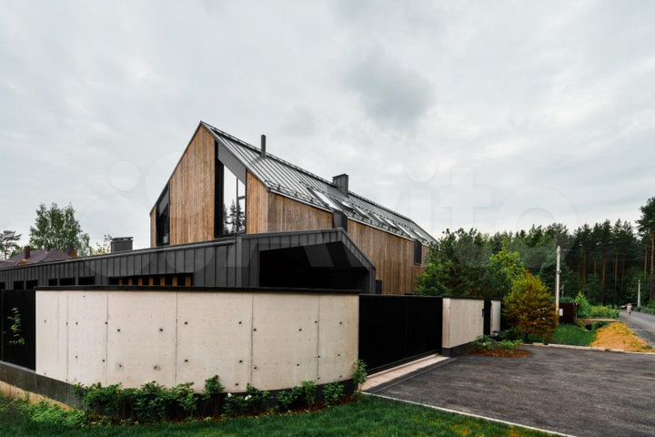 Коттедж 380 м² на участке 16 сот.