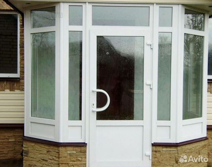 Пластиковая дверь / входная группа