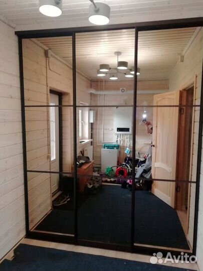 Шкаф купе с зеркалом