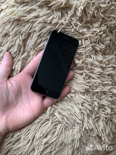 Телефон iPhone 6s
