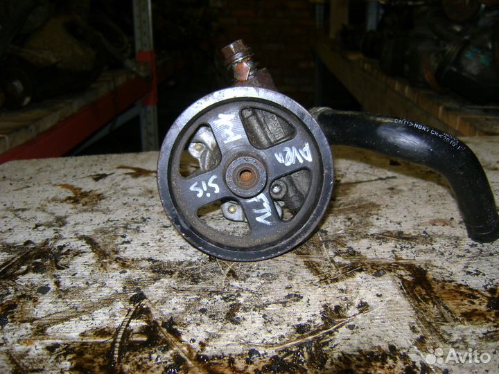 Насос гур U1G07348 Тойота Авенсис