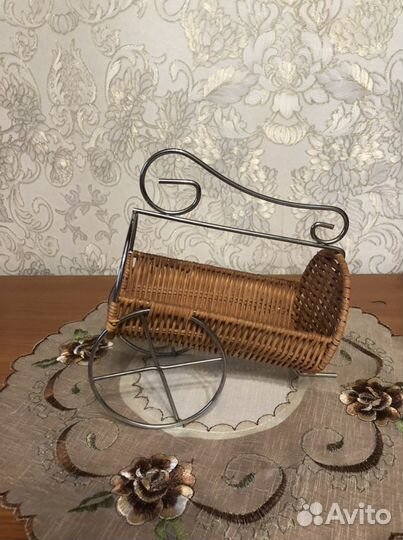 Подставка под бутылку и ваза для фруктов