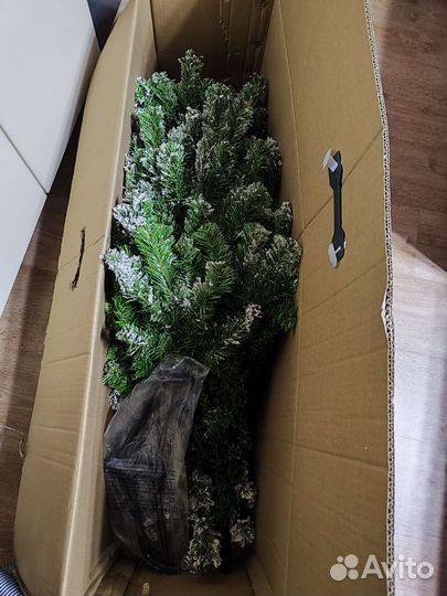 Елка искусственная заснеженная