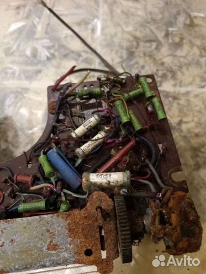 От батарейного приемника Новь 1957 года