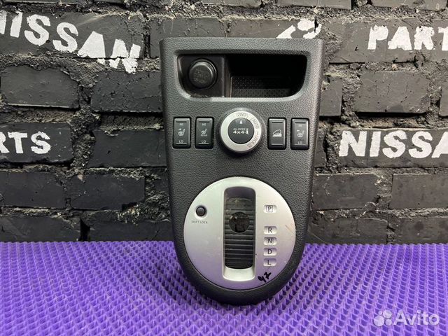 Консоль кпп Nissan X-Trail NT31-106173 MR20DE 2010