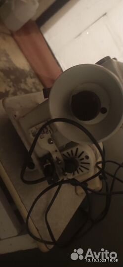 Швейная машина чайка 143