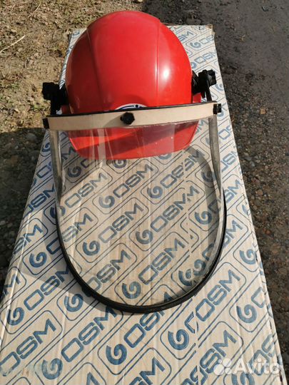 Защитная каска с щитком
