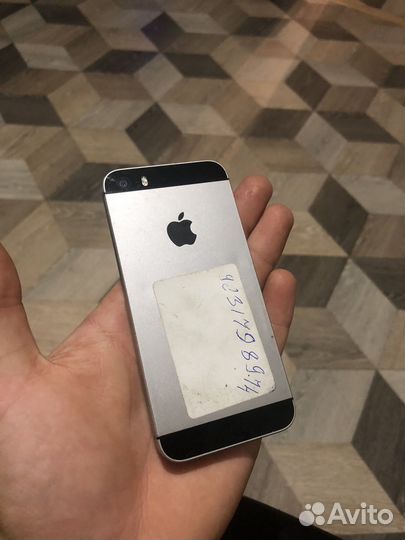 Телефон iPhone se