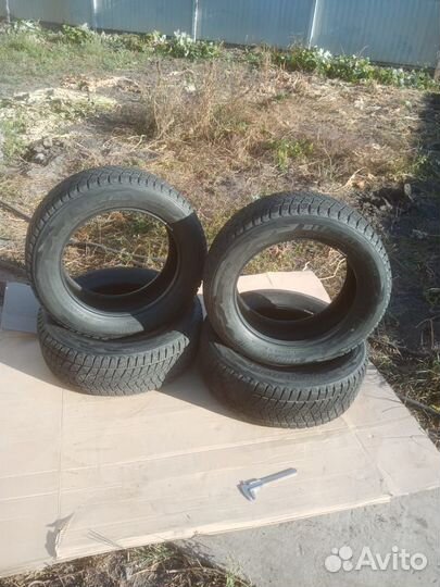 Bridgestone Blizzak DM-V2 215/60 R17