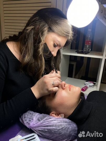 Модель на наращивание ресниц