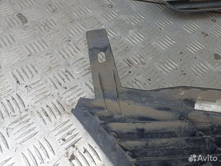 Решётка радиатора левая Nissan Primera P12