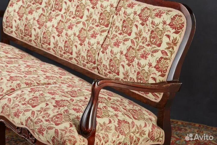 Старинный антикварный диван