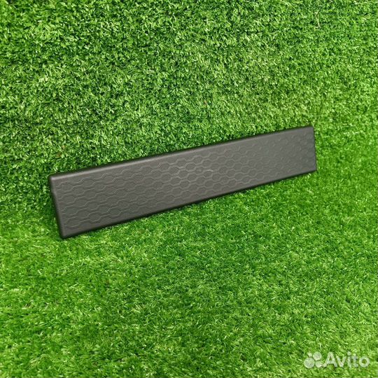 Накладка внутренняя на порог задняя левая