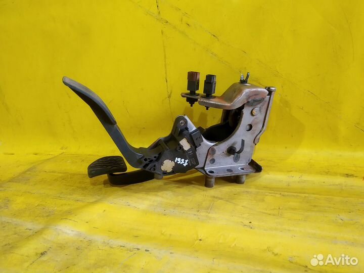 Педаль тормоза газа Nissan Juke F15 ниссан жук