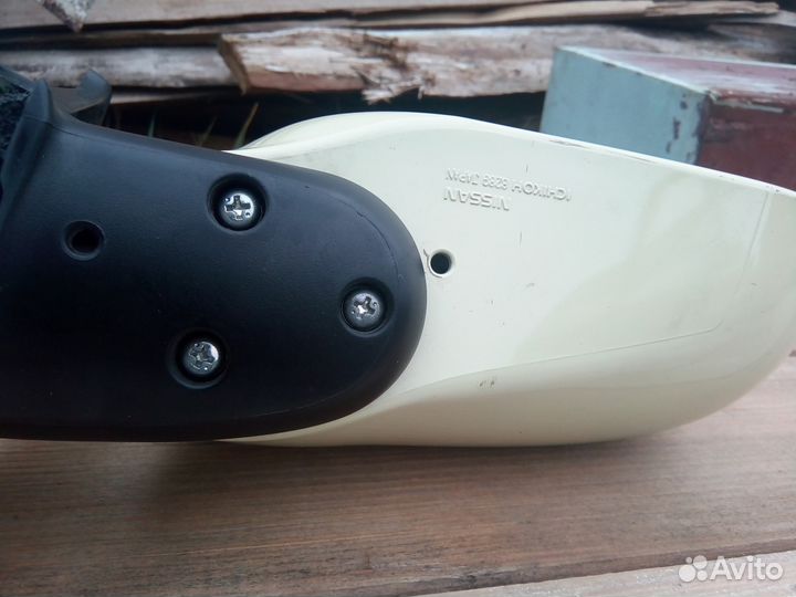 Продам зеркало правое на Nissan March, Micra K12
