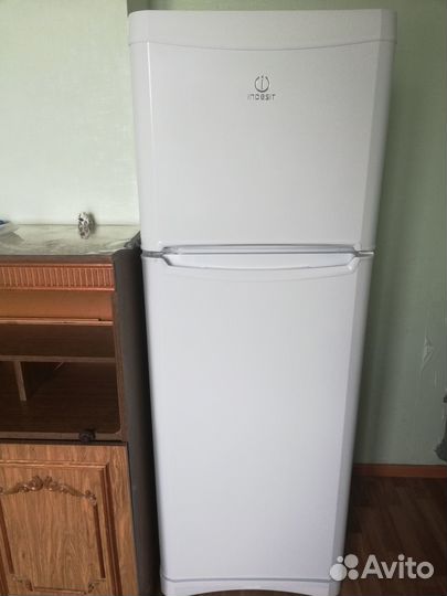 Холодильник бу indesit