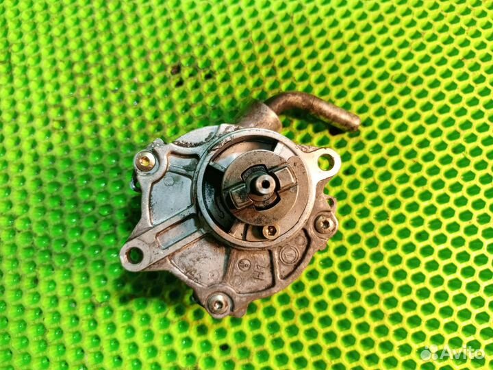 Насос вакуумный Mercedes C-Class