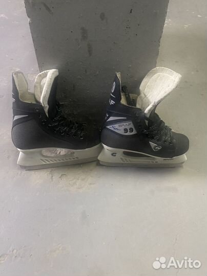 Коньки хоккейные детские 35 размер
