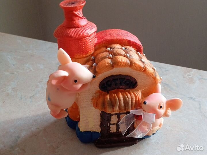 Сувенир домик с мышками